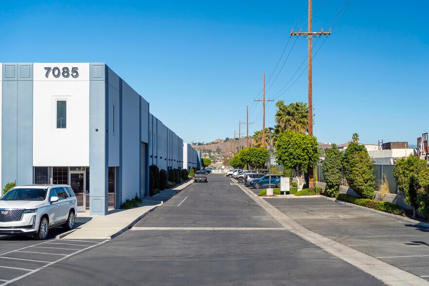 7095 Jurupa Ave, Riverside, CA à louer - Photo de l’immeuble – Image 2 sur 10