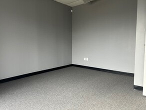 2734 W Kingsley Rd, Garland, TX à louer Photo intérieure– Image 2 sur 3