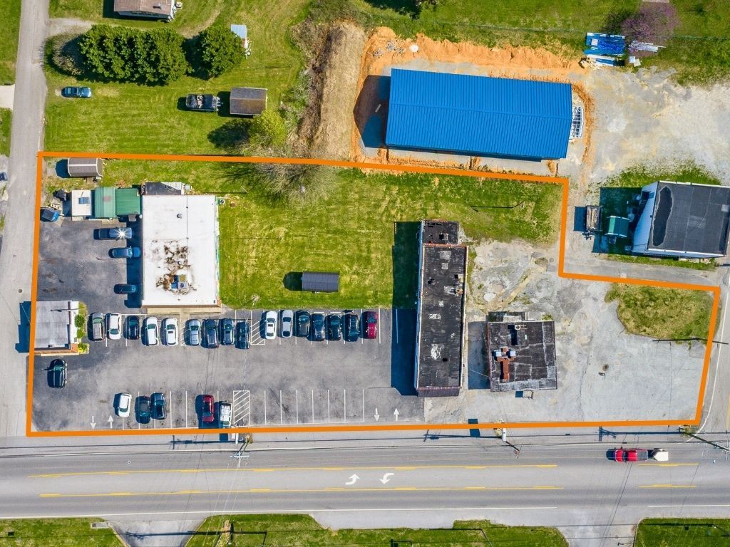 Existing Retail with Expansion Potential portefeuille de 2 biens à vendre sur LoopNet.fr Photo principale– Image 1 sur 17