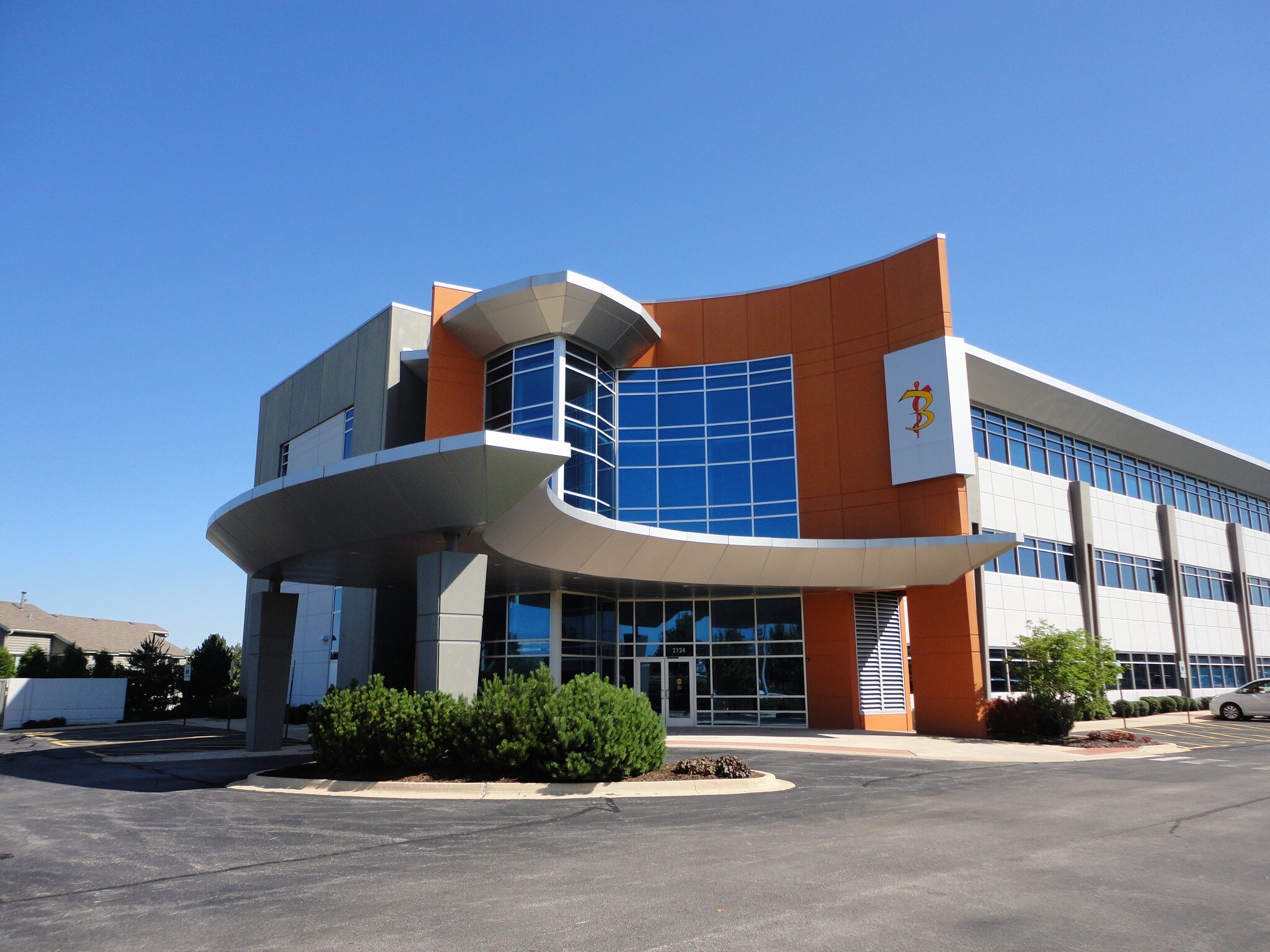 2124 Ogden Ave, Aurora, IL à louer Photo principale– Image 1 sur 10