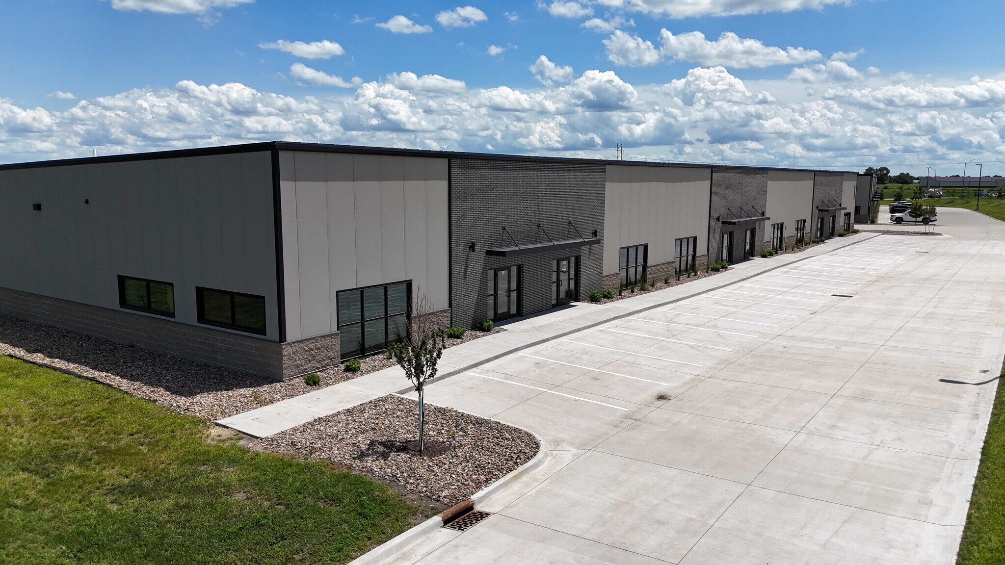 2151 Shiloh Rose Pkwy SW, Bondurant, IA à louer Photo de l’immeuble– Image 1 sur 9