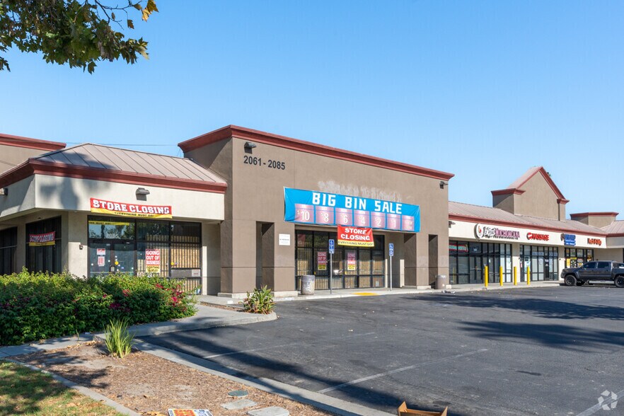 2061-2085 S Garey Ave, Pomona, CA à louer - Photo de l’immeuble – Image 2 sur 13