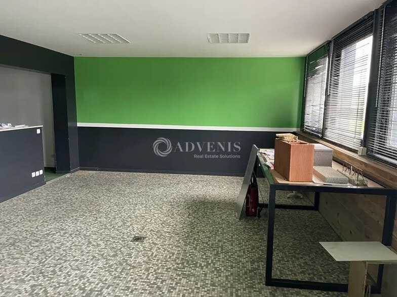 Local d'activités dans Le Luart à vendre - Photo de l’immeuble – Image 3 sur 9