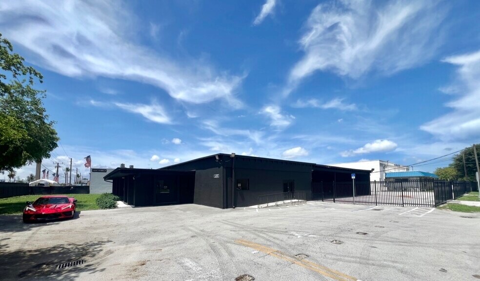 4301 NW 72nd Ave, Miami, FL à vendre - Photo de l’immeuble – Image 2 sur 11