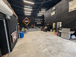 3050 Ualena St, Honolulu, HI à louer Photo intérieure– Image 1 sur 12