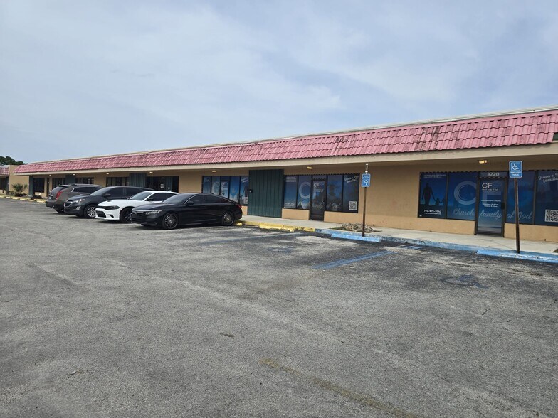 3220 S US Highway 1, Fort Pierce, FL à vendre - Photo de l’immeuble – Image 1 sur 11