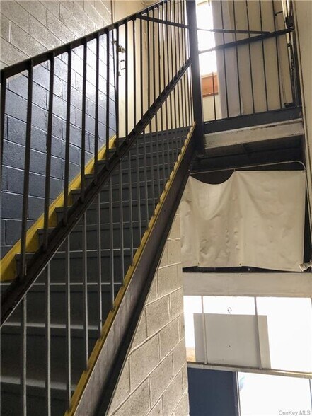 9 N Bond St, Mount Vernon, NY à vendre - Photo intérieure – Image 3 sur 6