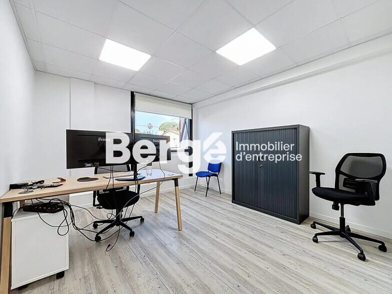 Bureau dans Saint-Laurent-du-Var à louer - Photo de l’immeuble – Image 3 sur 18