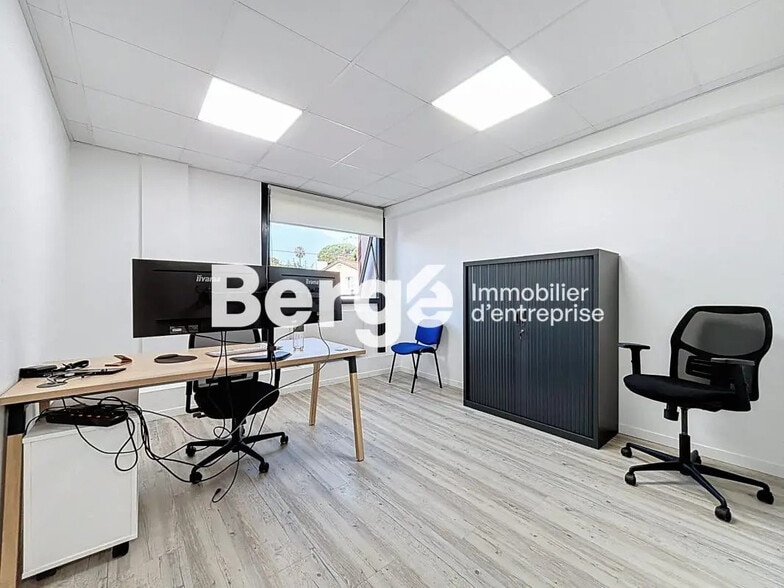 Bureau dans Saint-Laurent-du-Var à louer - Photo intérieure – Image 3 sur 18