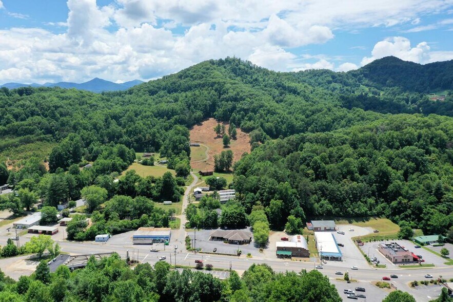 174 Walter Ashe Rd, Sylva, NC à vendre - Photo de l’immeuble – Image 2 sur 21
