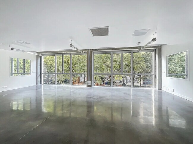 Plus de détails pour 12 Avenue Jean Aicard, Paris - Bureau à louer