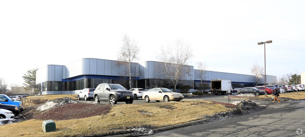 200 Corporate Blvd S, Yonkers, NY à louer - Photo de l’immeuble – Image 2 sur 5