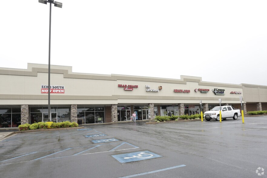 2801 Wade Hampton Blvd, Taylors, SC à louer - Photo de l’immeuble – Image 2 sur 5