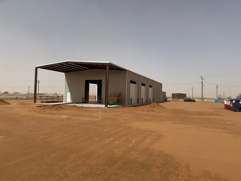 2408 E County Road 130, Midland, TX à vendre - Photo de l’immeuble – Image 2 sur 13