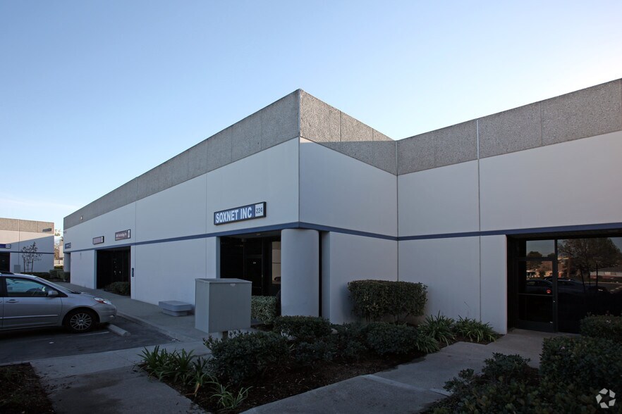 214-228 S 5th Ave, City of Industry, CA à louer - Photo de l’immeuble – Image 3 sur 9