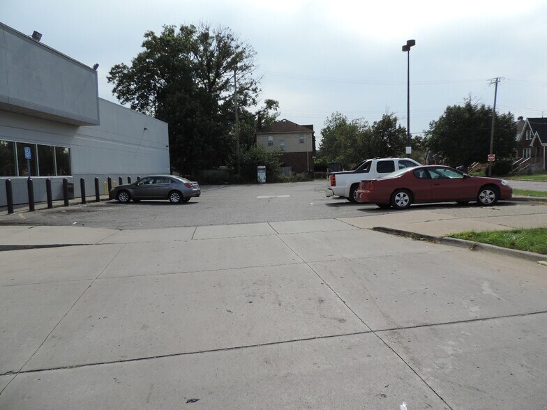 17170 Harper Ave, Detroit, MI à louer - Photo de l’immeuble – Image 2 sur 14