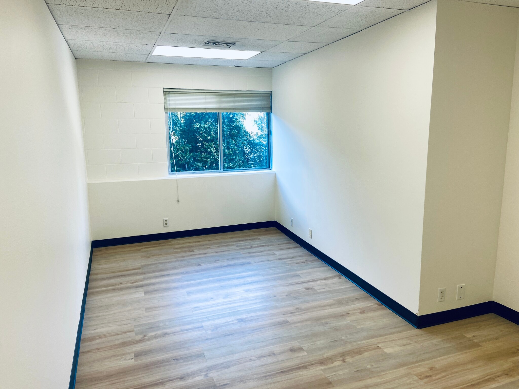 520 S Sepulveda Blvd, Los Angeles, CA à louer Photo intérieure– Image 1 sur 3