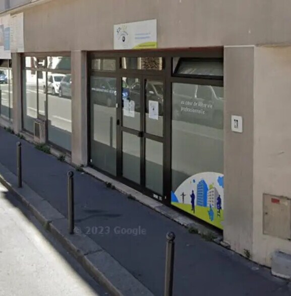 Local commercial dans Paris à louer - Photo de l’immeuble – Image 1 sur 9