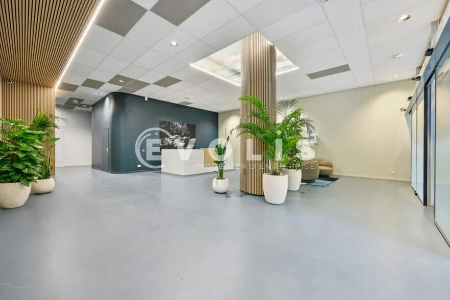 Bureau dans Noisy-le-Grand à louer - Photo de l’immeuble – Image 3 sur 9