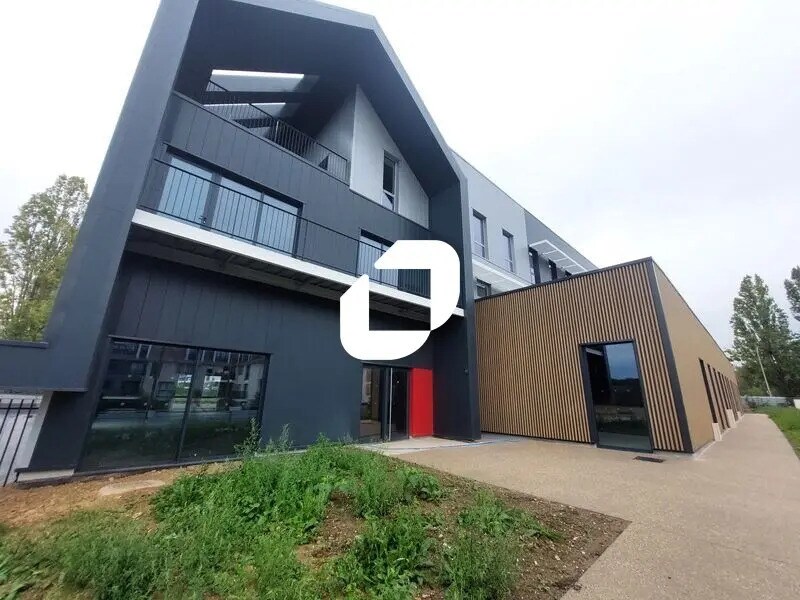 Bureau dans Plaisir à louer Photo de l’immeuble– Image 1 sur 13