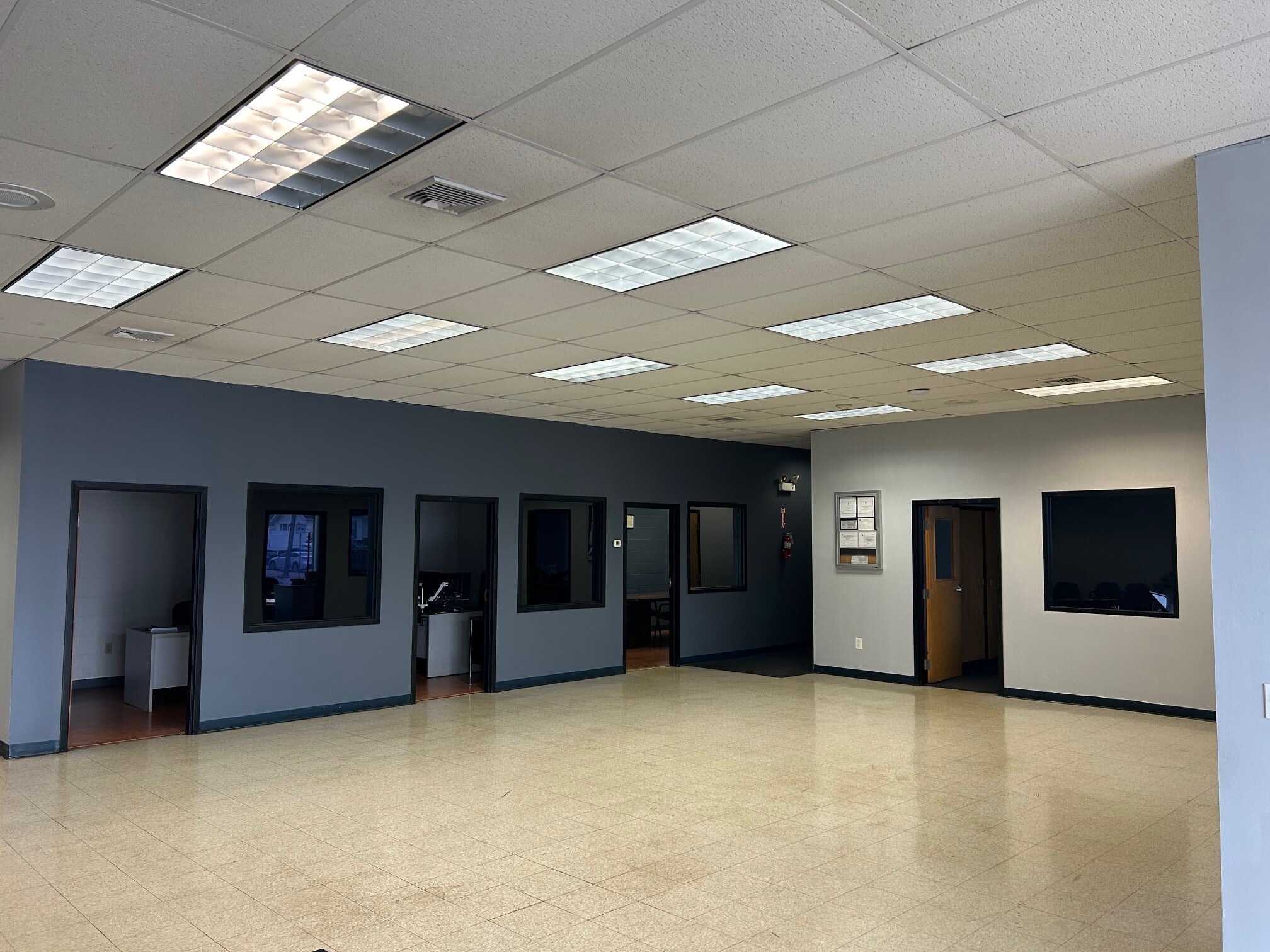 615 Reservoir Ave, Cranston, RI à louer Photo intérieure– Image 1 sur 2