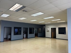 615 Reservoir Ave, Cranston, RI à louer Photo intérieure– Image 1 sur 2