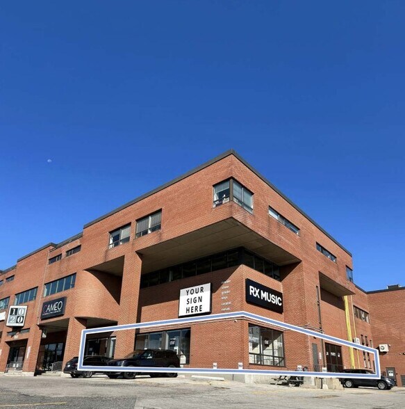 1020 Lawrence Ave W, Toronto, ON à louer - Photo de l’immeuble – Image 2 sur 10