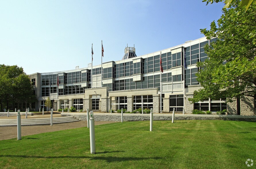 25101 Chagrin Blvd, Beachwood, OH à louer - Photo de l’immeuble – Image 2 sur 6