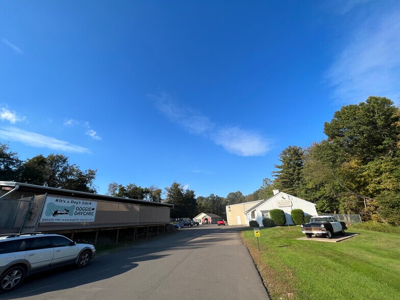 130 Meriden Rd, Middlefield, CT à louer - Photo de l’immeuble – Image 2 sur 9