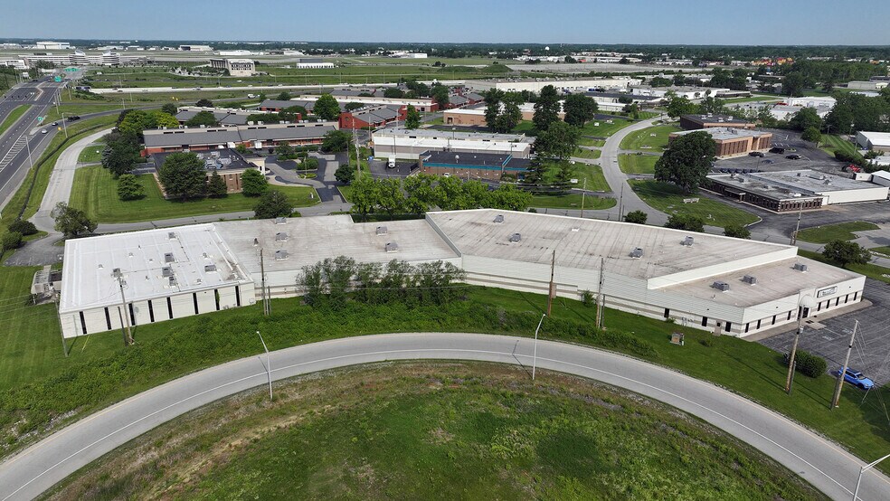 5629 Professional Cir, Indianapolis, IN à vendre - Photo de l’immeuble – Image 2 sur 11