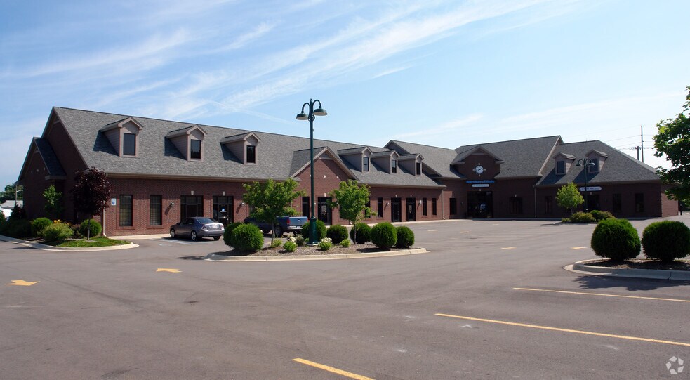 672 N Milford Rd, Highland Township, MI à louer - Photo de l’immeuble – Image 3 sur 5