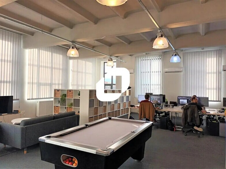 Local d’activités dans Lille à louer - Photo de l’immeuble – Image 3 sur 9