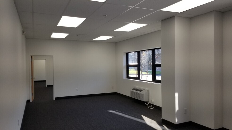145 Industrial Ave, Little Ferry, NJ à louer - Photo de l’immeuble – Image 2 sur 4