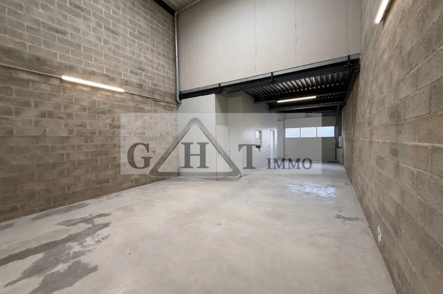 Industriel/Logistique dans Saint-Pierre-du-Perray à louer - Photo intérieure – Image 1 sur 3