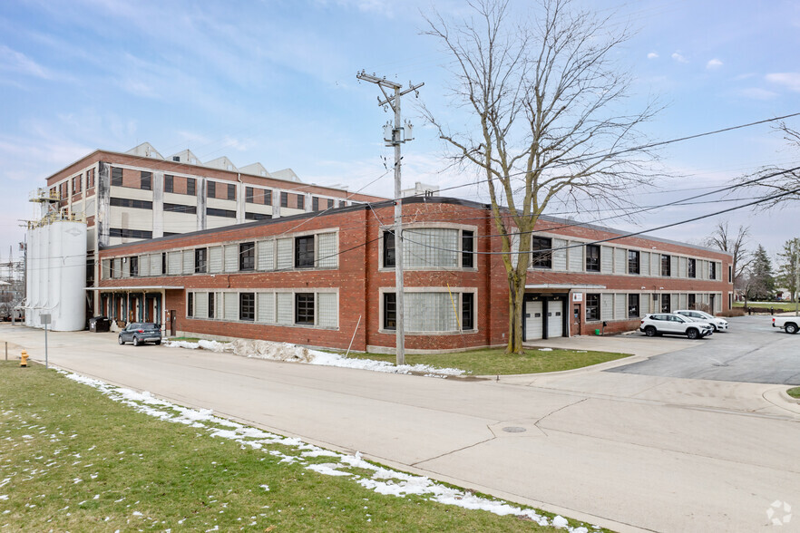 120 E Clark St, Freeport, IL à louer - Photo de l’immeuble – Image 2 sur 9