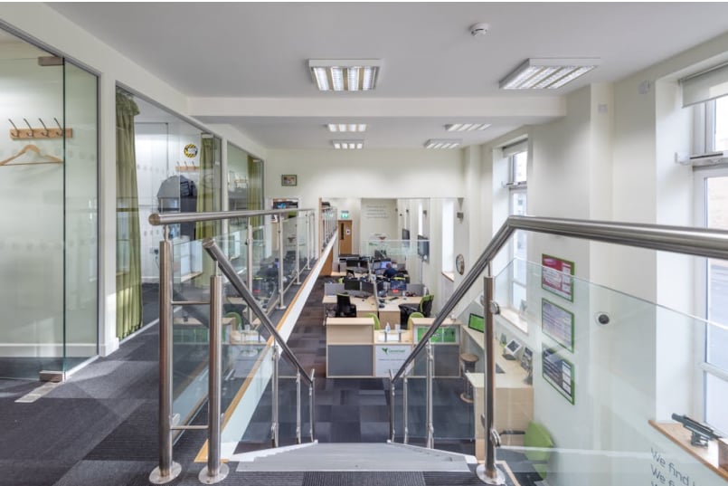 5 Vicarage Ln, Londres, LND - Lot 5 -  - Photo intérieure - Image 1 of 2
