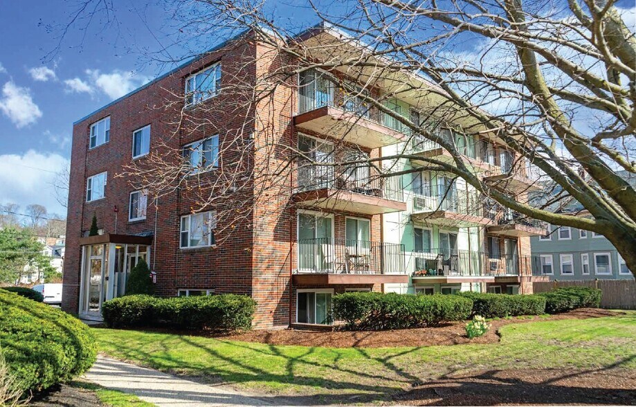 447 Pleasant St, Melrose, MA à vendre - Photo principale – Image 1 sur 12