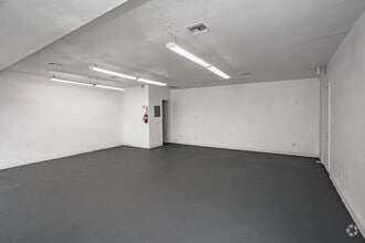 2329-2335 W Sequoia Ave, Anaheim, CA à louer Photo intérieure– Image 2 sur 3