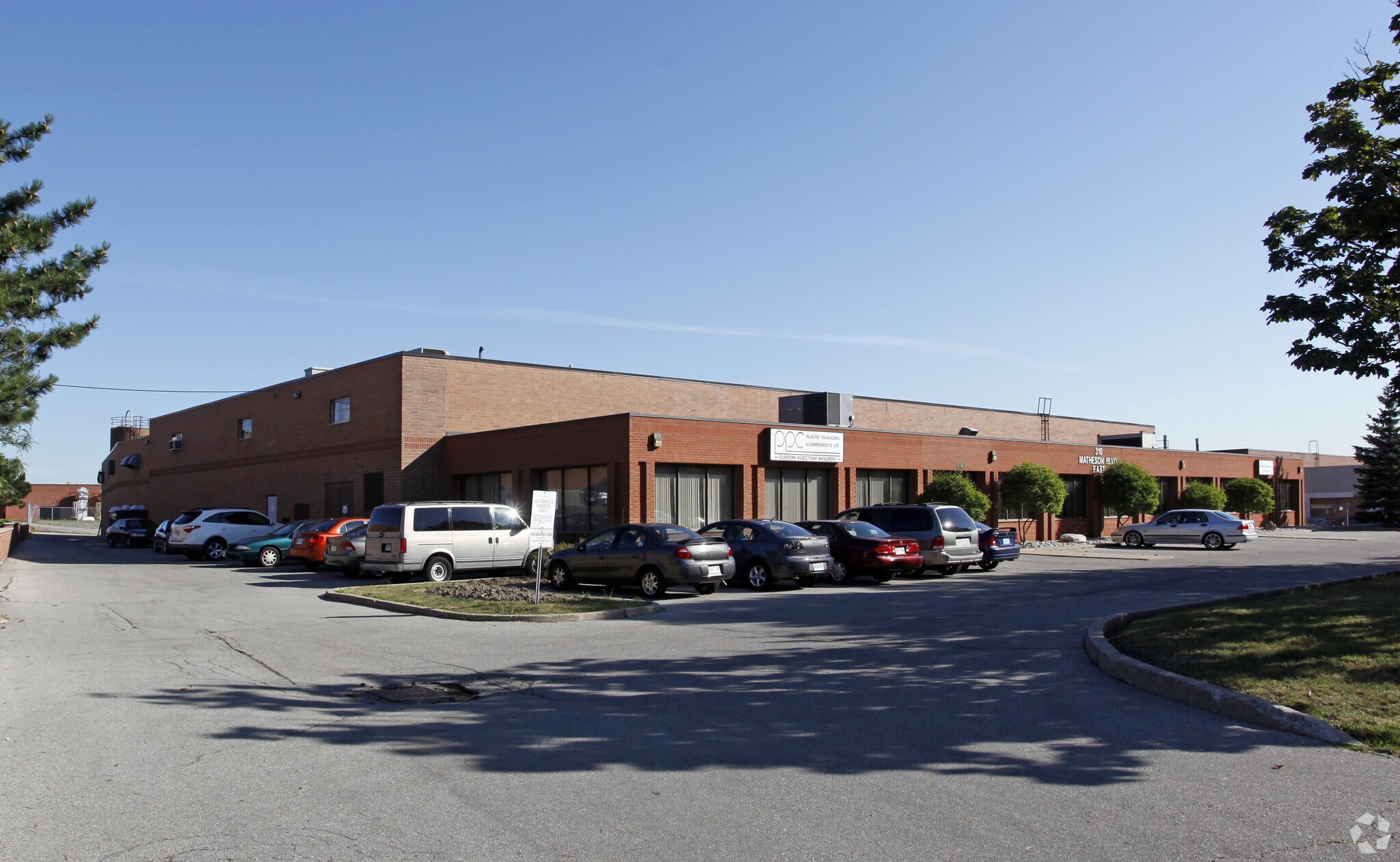 310 Matheson Blvd E, Mississauga, ON à vendre Photo principale– Image 1 sur 3