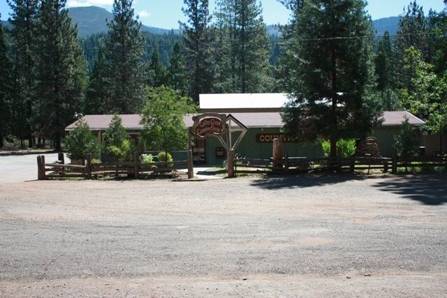 260 S Derick Flat Rd, Trinity Center, CA à vendre - Photo de l’immeuble – Image 3 sur 25