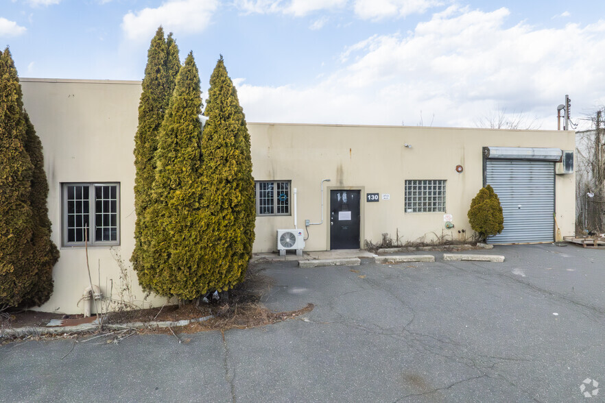 130 Marine St, Farmingdale, NY à vendre - Photo de l’immeuble – Image 3 sur 7