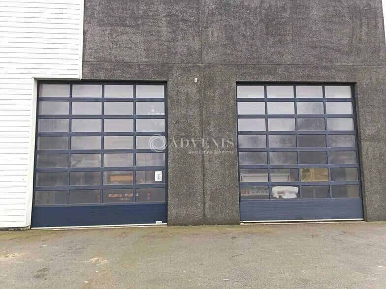 Local d’activités dans Carvin à louer - Photo de l’immeuble – Image 2 sur 7