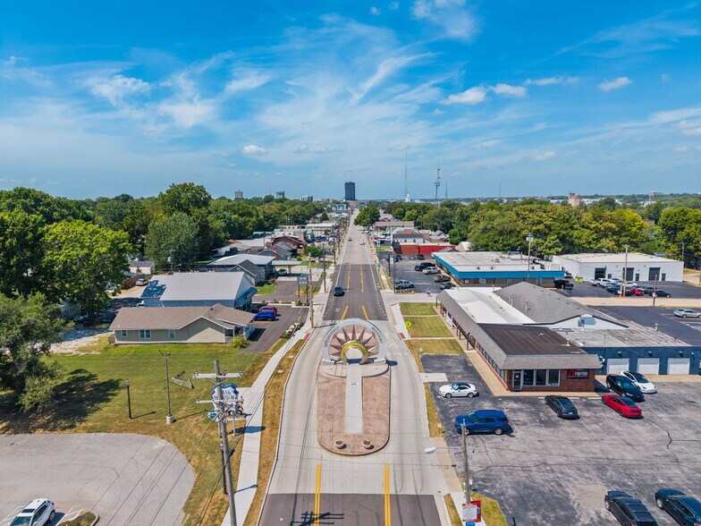 311 N Waverly Ave, Springfield, MO à louer - Photo de l’immeuble – Image 2 sur 63