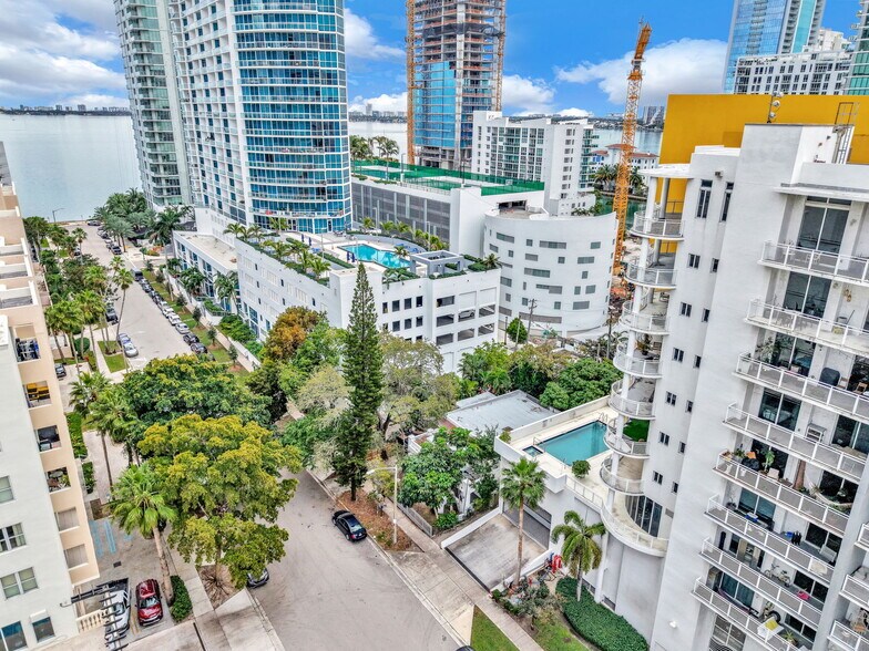 452 NE 30th St, Miami, FL à vendre - Photo de l’immeuble – Image 2 sur 15
