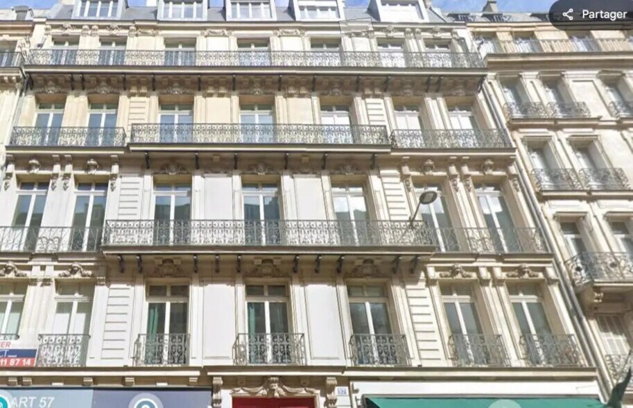 57 Rue Pierre Charron, Paris à louer - Photo de l’immeuble – Image 1 sur 2