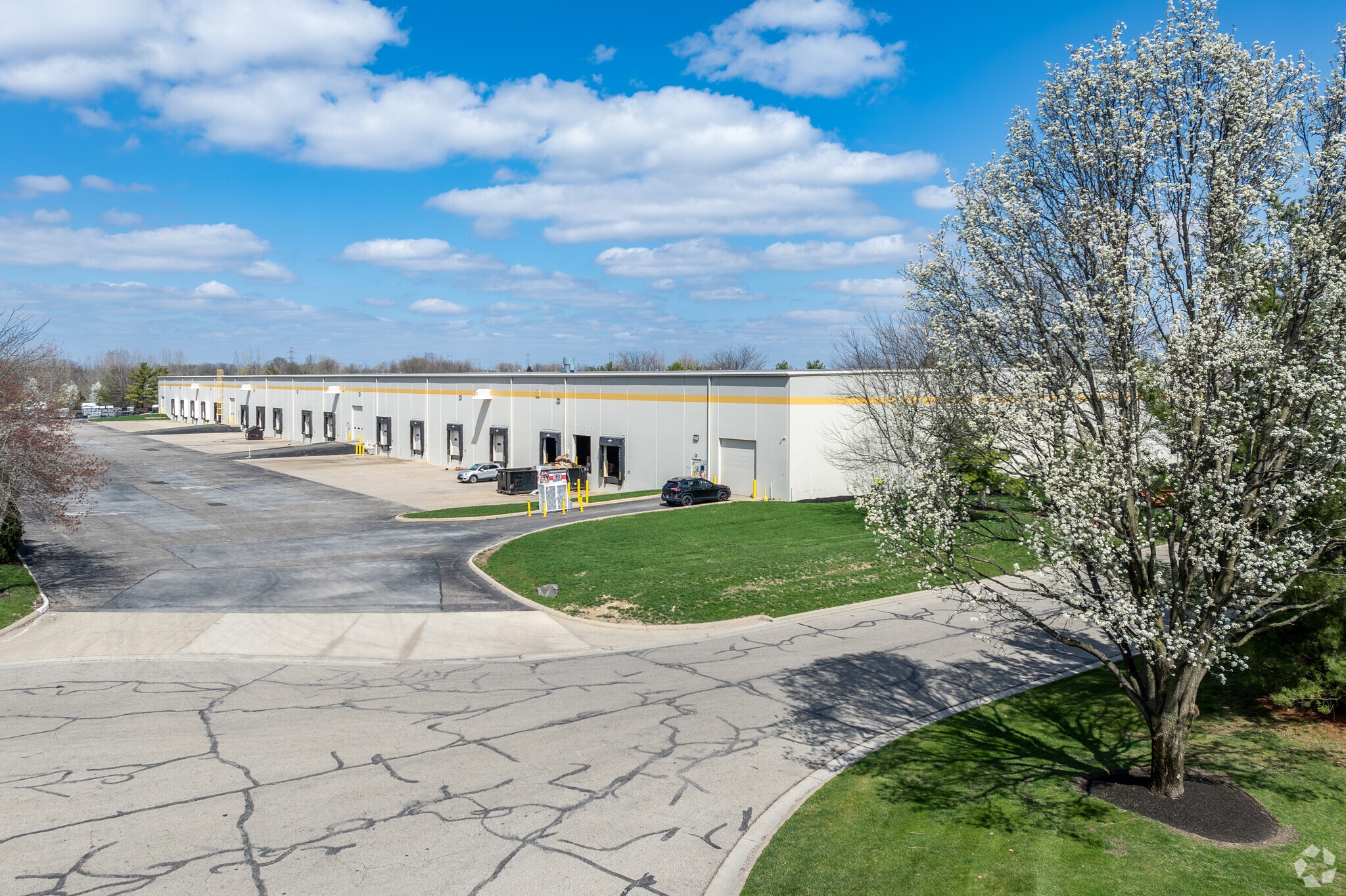 5700 N Green Pointe Dr N, Groveport, OH à louer Photo de l’immeuble– Image 1 sur 4