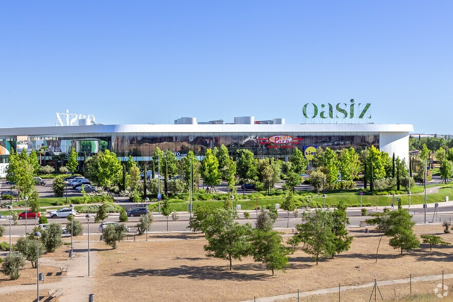 Avenida Premios Nobel, Torrejón de Ardoz, Madrid à louer - Photo de l’immeuble – Image 1 sur 8