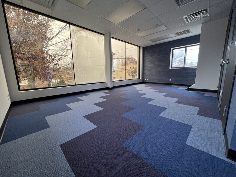 183 Mineola Blvd, Mineola, NY à vendre - Photo de l’immeuble – Image 3 sur 42
