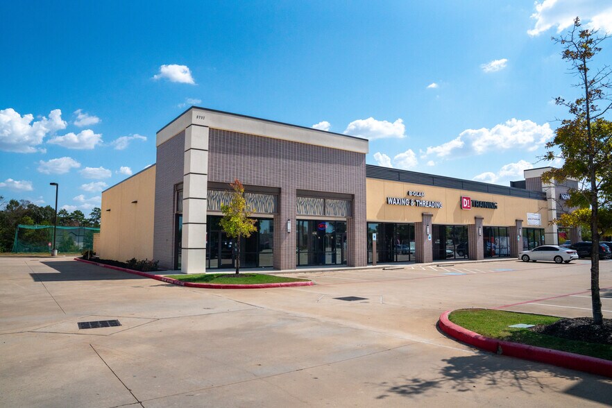 8701 W Rayford Rd, Spring, TX à louer - Photo de l’immeuble – Image 1 sur 12