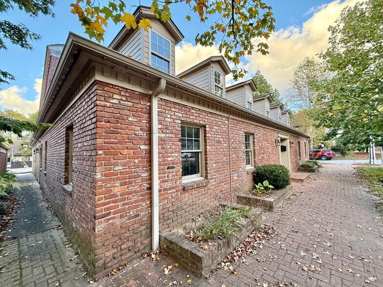 9 All Souls Cres, Asheville, NC à vendre - Photo de l’immeuble – Image 3 sur 9